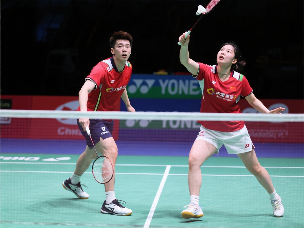 冯彦哲/黄东萍混双激战三局 险胜夺得首分 在羽毛球赛场上,每一分都至关重要,尤其是