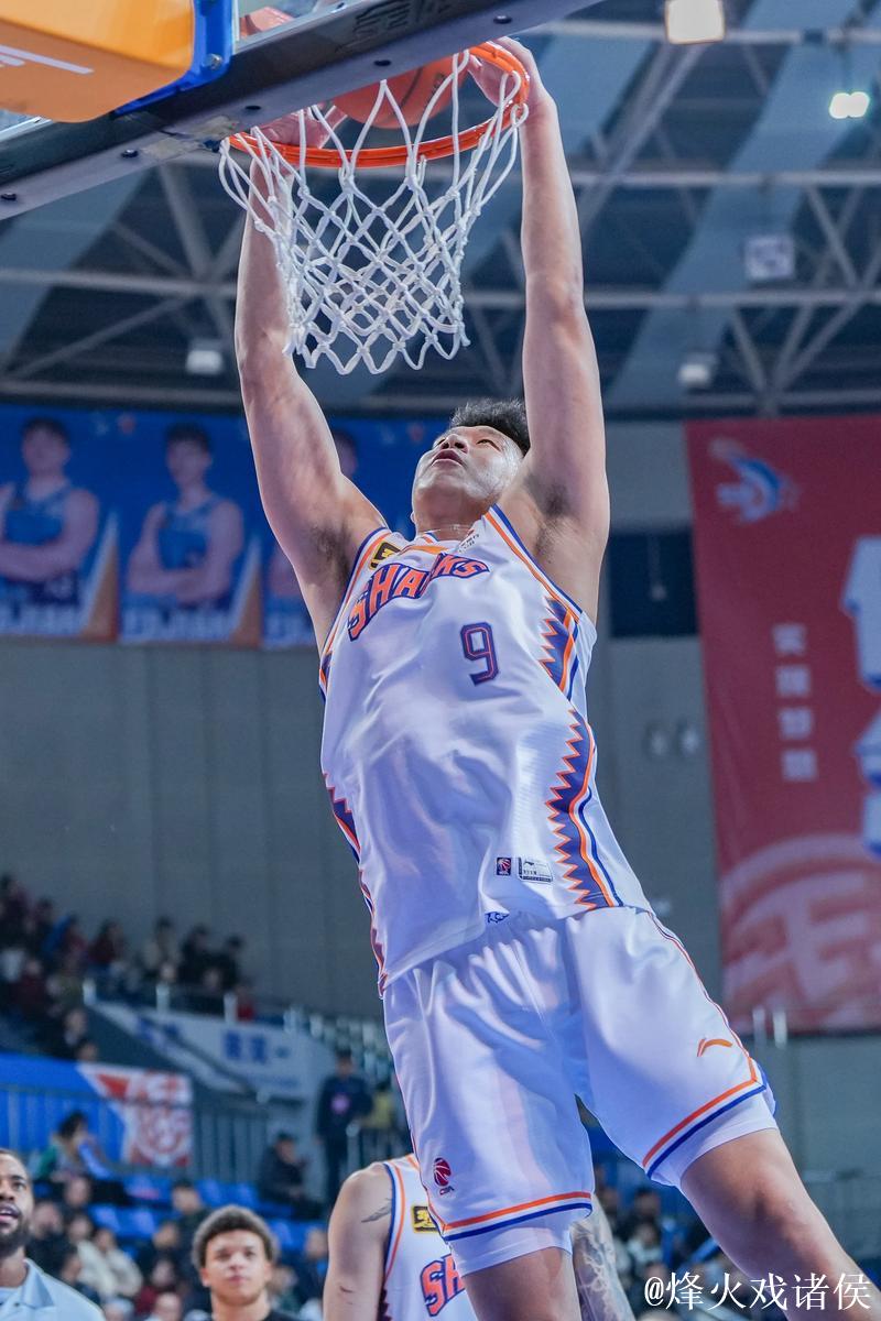 CBA-洛夫顿双双表现抢眼，古德温高效助力上海久事击败北京控股