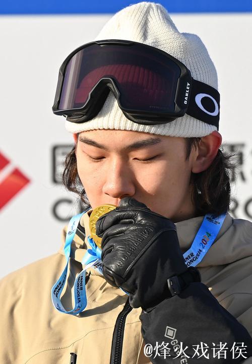 苏翊鸣惊艳表现打破吉尼斯世界纪录